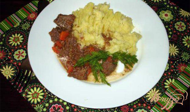 фото рецепта: Тушеное мясо с сельдереем и морковью