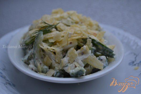 фото рецепта: Огуречный салат с картофельными чипсами