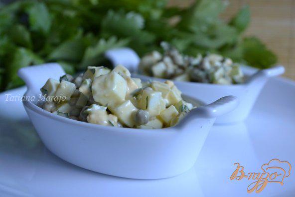 фото рецепта: Яичный салат с горошком и сельдереем