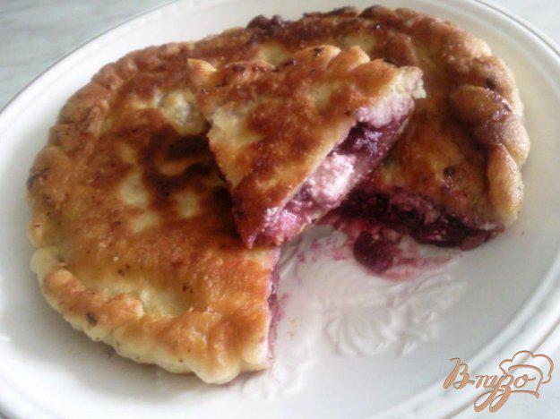 фото рецепта: Пирог с вишней и творогом