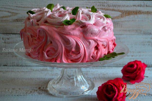 фото рецепта: Бисквитный торт с меренгой