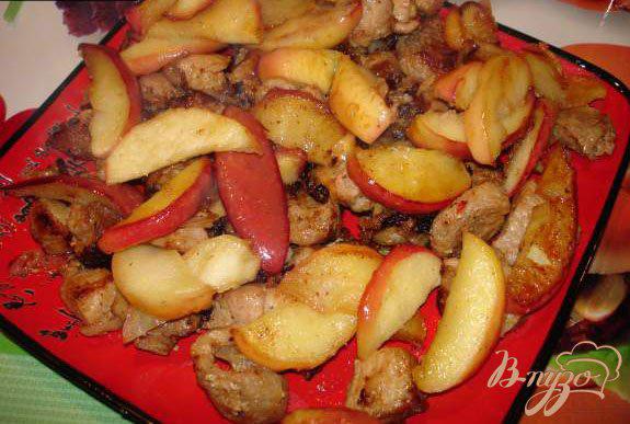 фото рецепта: Свинина с карамелизированными яблоками