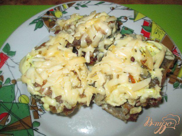 фото рецепта: Горбуша под шубкой из майонеза и сыра