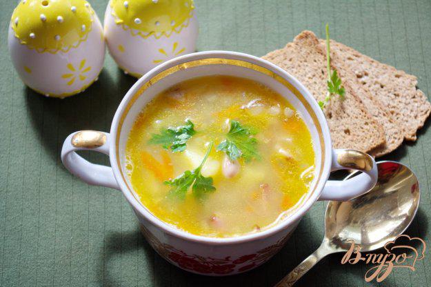 фото рецепта: Cытный фасолевый суп с копченой грудинкой