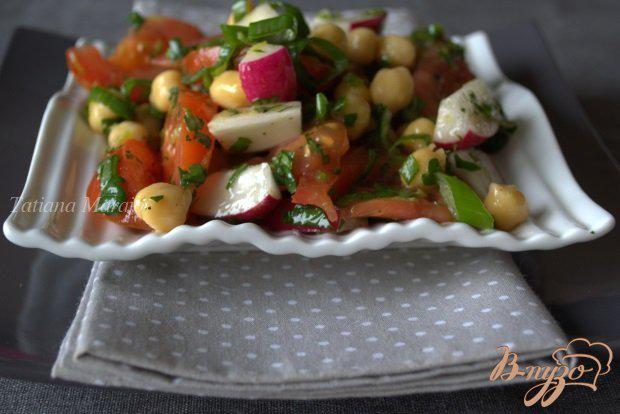 фото рецепта: Овощной салат с нутом и зеленью
