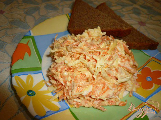 фото рецепта: Салат из колбасного сыра и моркови