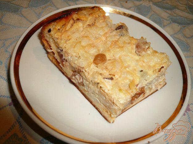 фото рецепта: Сладкий пирог с рисом, яблоком и изюмом