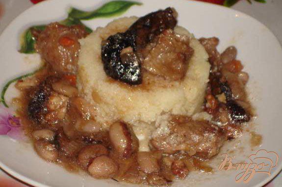 фото рецепта: Мясо по-грузински с фасолью, черносливом и орехом.
