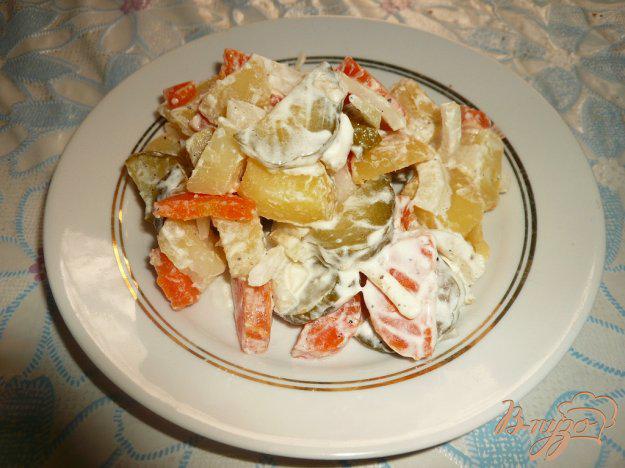 фото рецепта: Картофельный салат с огурцами и морковью