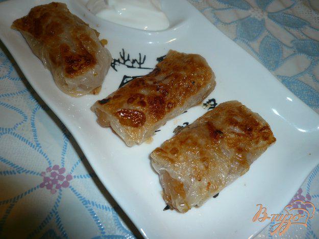 фото рецепта: Мини-пирожки из рисовой бумаги с яблочной начинкой