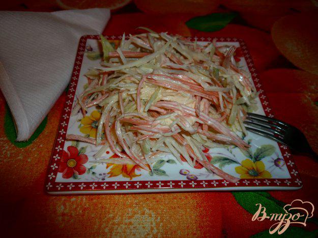 фото рецепта: Салат из зеленой редьки с морковью и капустой