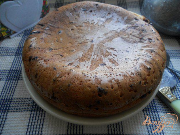 фото рецепта: Пирог с изюмом в мультиварке