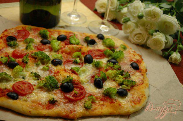 фото рецепта: Пицца с брокколи и моцареллой
