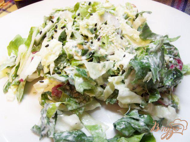 фото рецепта: Салат с сельдереем и кунжутом