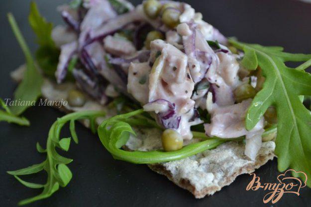фото рецепта: Капустный салат с копченой курицей