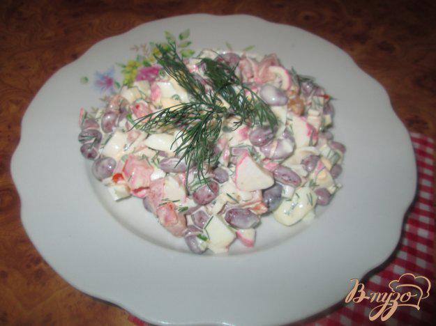 фото рецепта: Салат с фасолью и крабовыми палочками