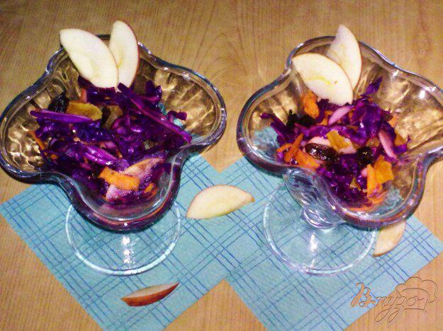 фото рецепта: Салат из краснокочанной капусты с яблоком