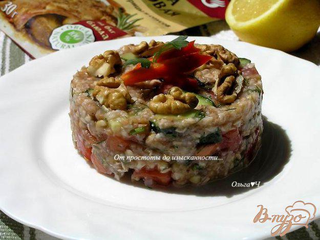 фото рецепта: Салат из зеленой гречки с овощами и ореховой заправкой