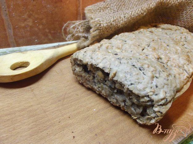 фото рецепта: Овсяный хлеб с базиликом на соде