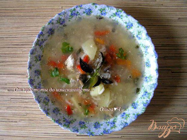 фото рецепта: Суп с рисом, консервой и базиликом