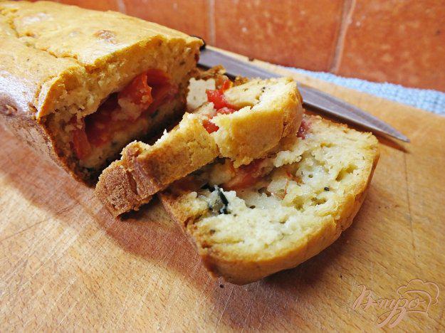 фото рецепта: Ароматный хлеб с томатами и базиликом
