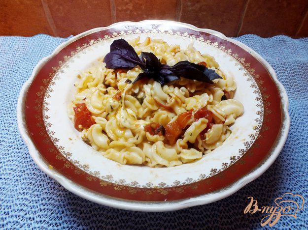 фото рецепта: Паста с сыром сулугуни под базиликово-помидорным соусом