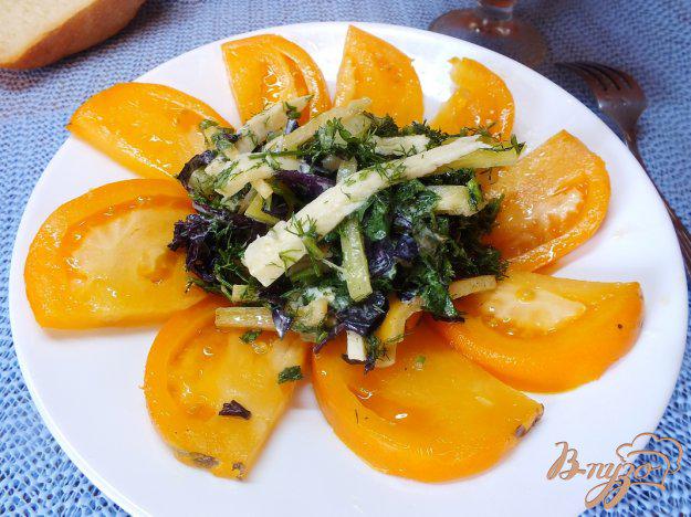 фото рецепта: Салат из желтых микадо с сыром сулугуни