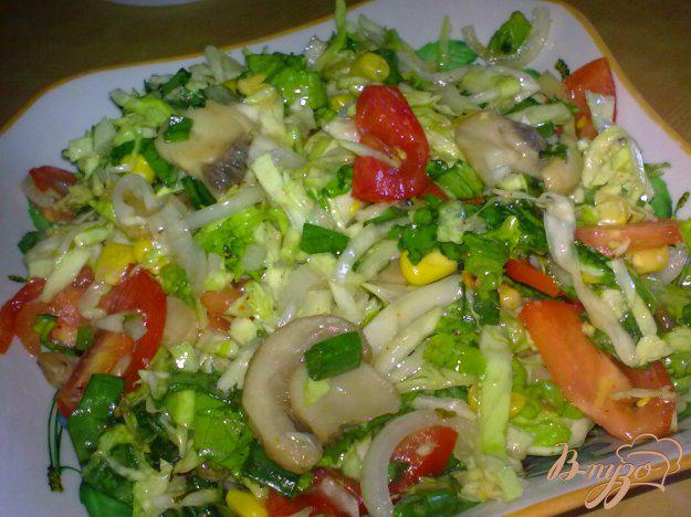 фото рецепта: Салат с капустой и грибами «Витаминный»