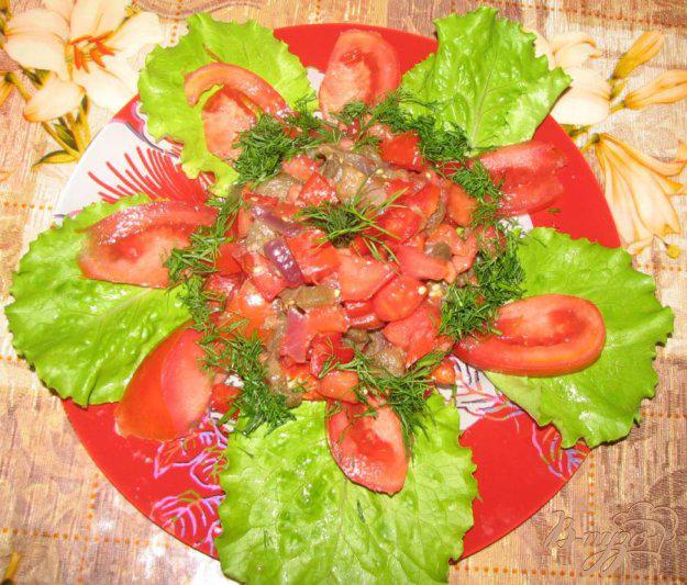 фото рецепта: Салат из помидоров и печеных баклажан