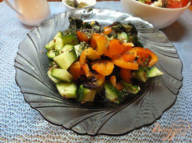 фото рецепта: Салат с огурцом и тимьяном