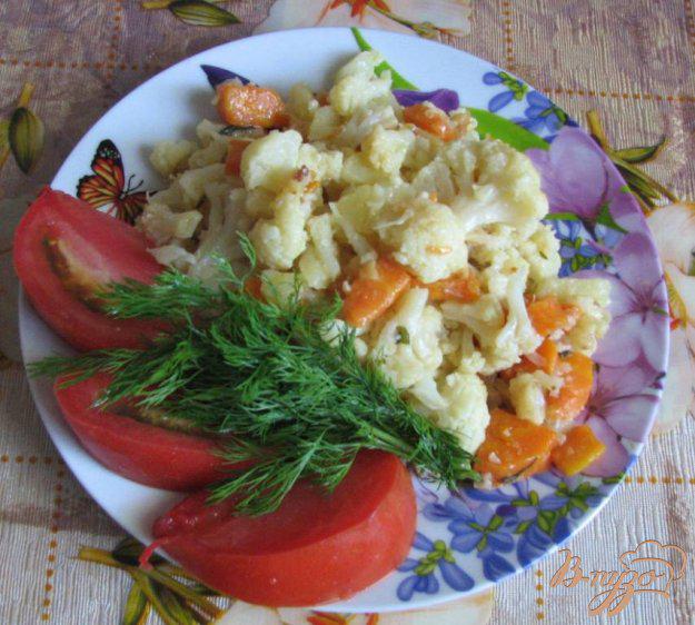фото рецепта: Цветная капуста тушеная с картошкой и морковью