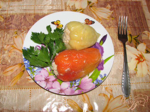 фото рецепта: Фаршированный перец с листьями сельдерея