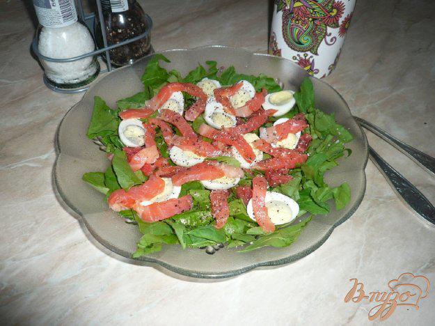 фото рецепта: Свежий салат с семгой и грейпфрутом