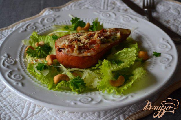 фото рецепта: Салат с фаршированной  грушей