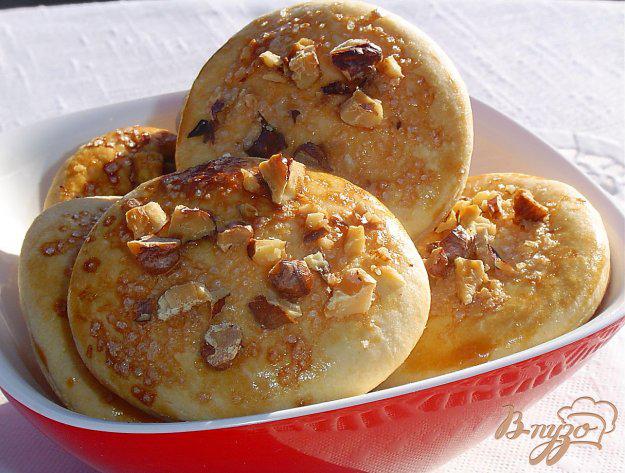 фото рецепта: Печенье с грецкими орехами из быстрого теста на пиве