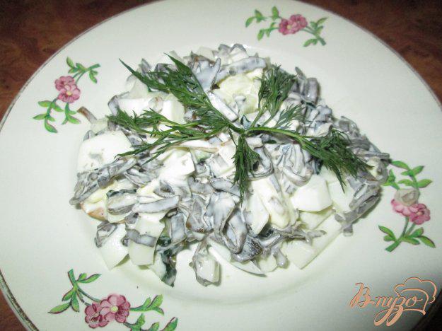 фото рецепта: Салат с морской капустой, яйцом и огурцом