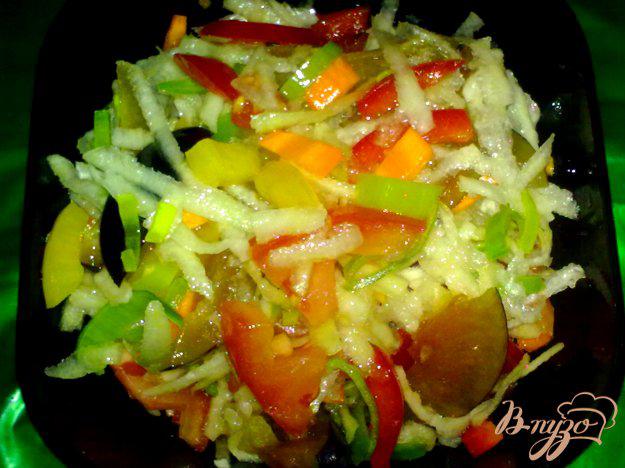 фото рецепта: Салат овощной со сливами