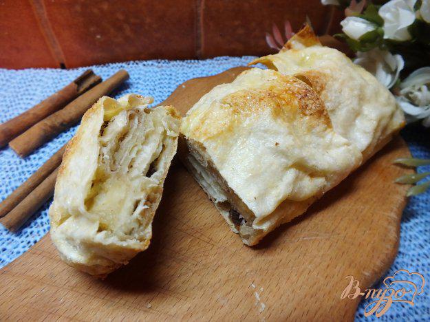 фото рецепта: Пирог из лаваша с изюмом крученый