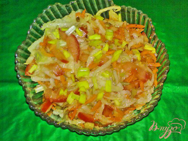 фото рецепта: Салат из кольраби с морковью по-корейски
