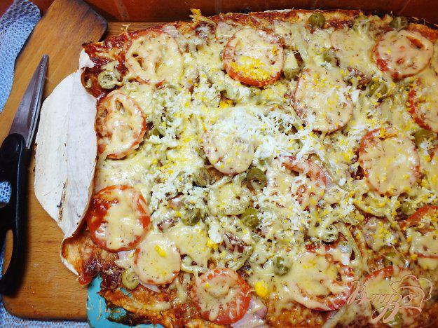 фото рецепта: Пицца с ветчиной и болгарским перцем