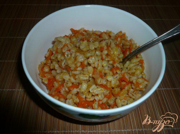 фото рецепта: Перловая каша с луком и морковью