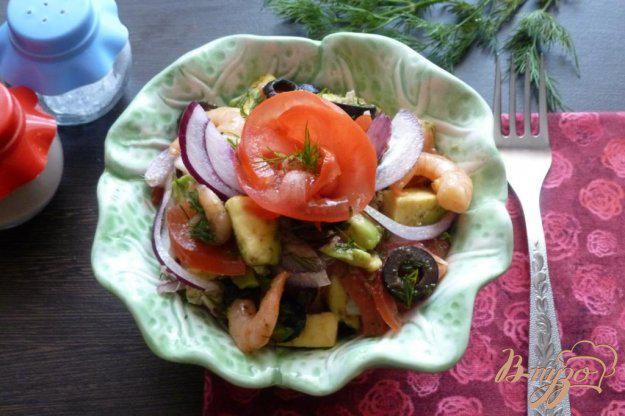 фото рецепта: Салат из авокадо и копченых креветок