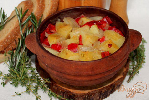 фото рецепта: Картофель с болгарским перцем  запеченный в горшочке