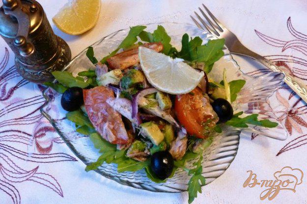 фото рецепта: Салат с тунцом и авокадо