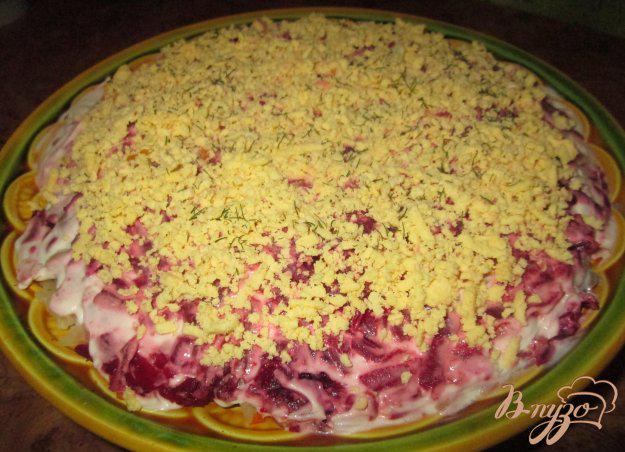 фото рецепта: Слоеный салат с сельдью и свеклой