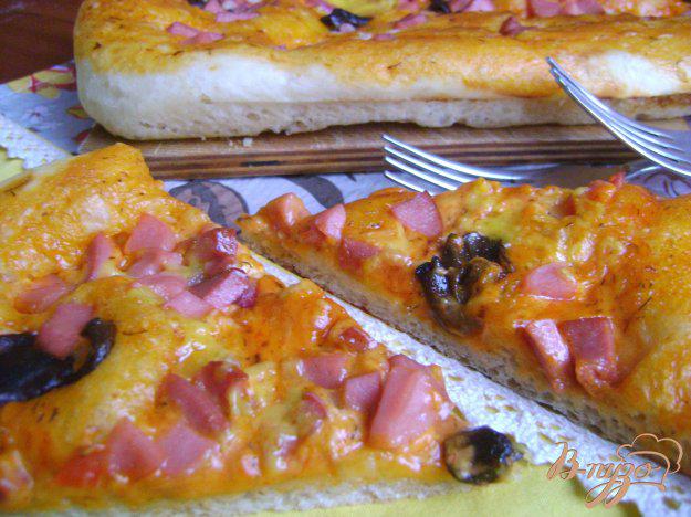 фото рецепта: Пицца с сардельками и опятами