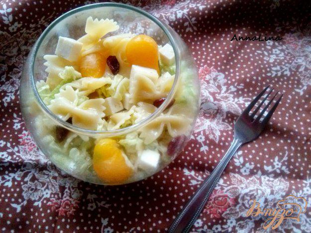 фото рецепта: Салат с пастой, сыром фета и помидорами черри