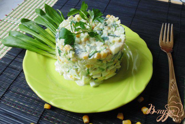 фото рецепта: Салат из черемши с кукурузой.