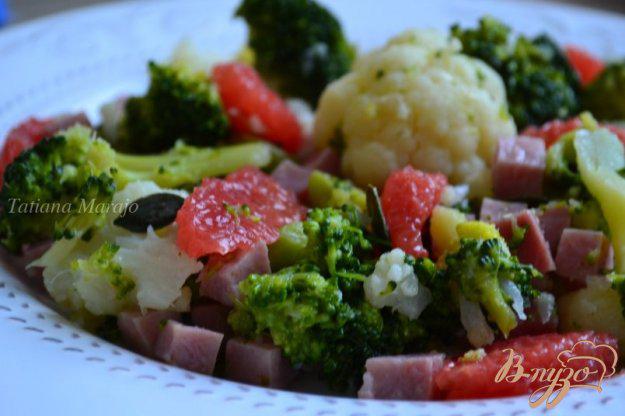 фото рецепта: Теплый салат с брокколи и цветной капустой
