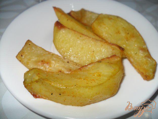 фото рецепта: Запеченные картофельные дольки